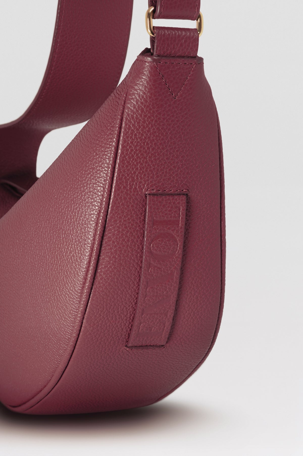 Sac banane Thelma ENVOL bois de rose — détail cuir #Couleur_Bois de Rose