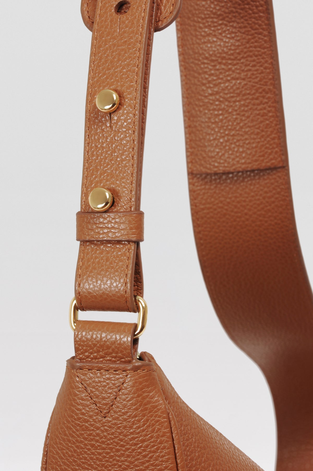 Sac banane Thelma ENVOL camel — détail bandoulière #Couleur_Camel