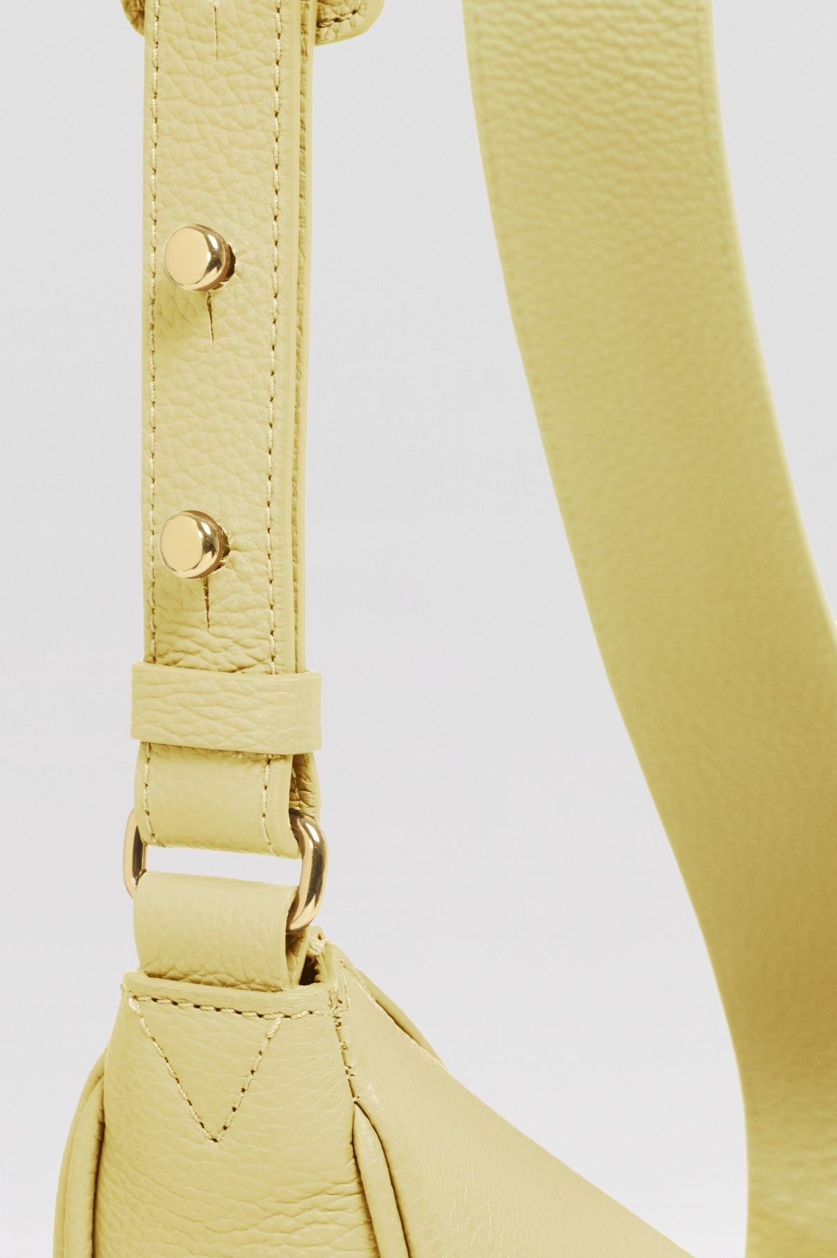 Mini sac banane Lou ENVOL jaune pastel — détail bandoulière #Couleur_Jaune Pastel