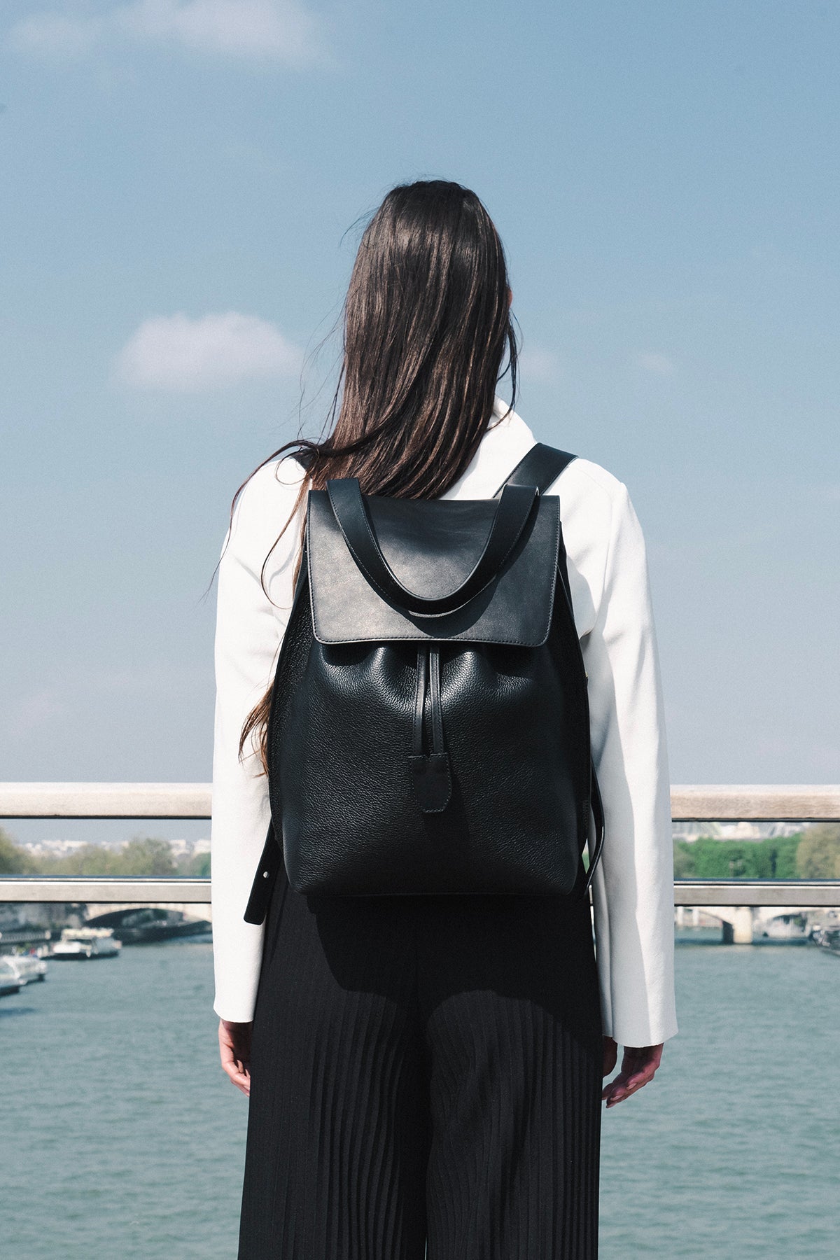 ENVOL — Ysé noir, vue de dos