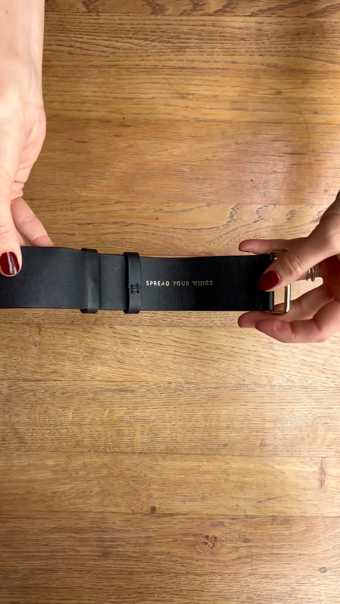 Le bracelet manchette Ava ENVOL noir en vidéo #Couleur_Noir