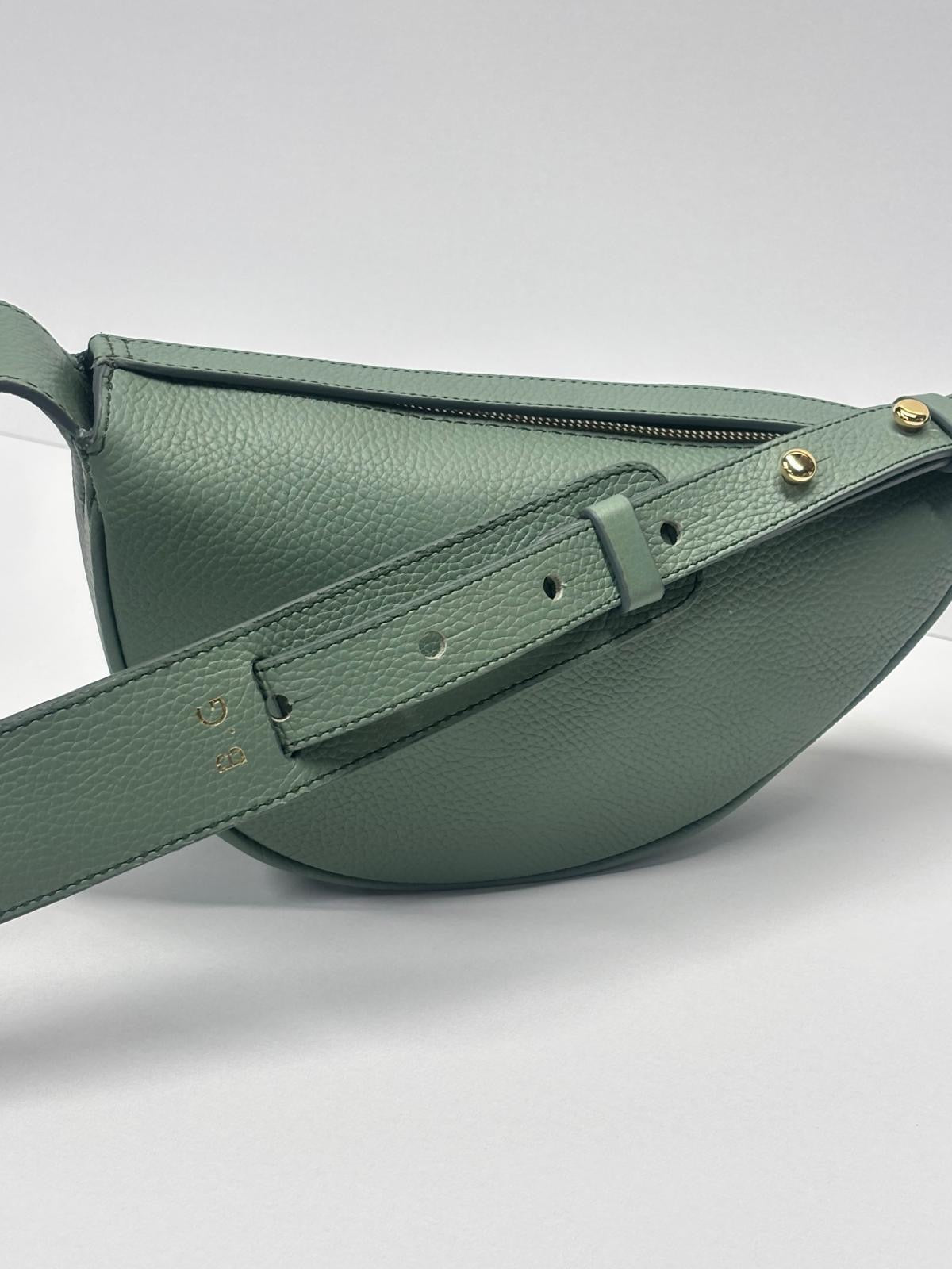 Mini sac banane Lou ENVOL vert amande — vue de dessus ouvert #Couleur_Vert Amande