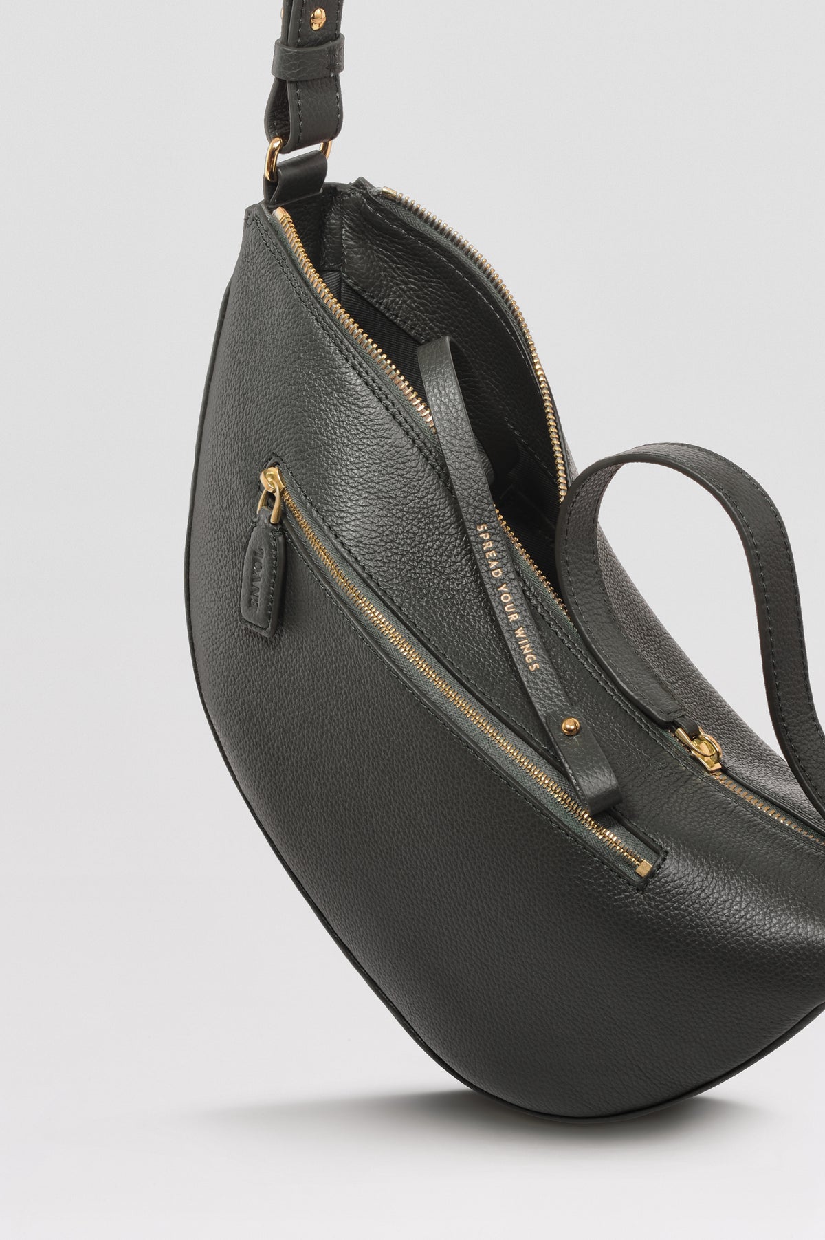 Sac banane Thelma ENVOL vert anglais — détail cuir #Couleur_Vert Anglais