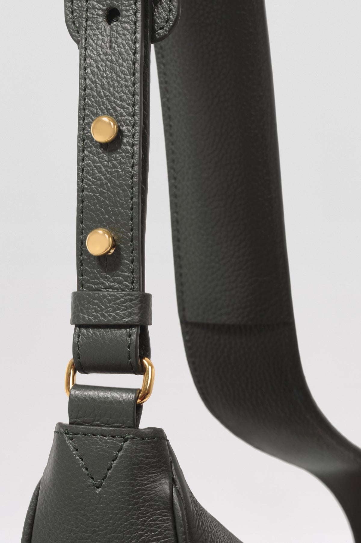 Sac banane Thelma ENVOL vert anglais — détail bandoulière #Couleur_Vert Anglais