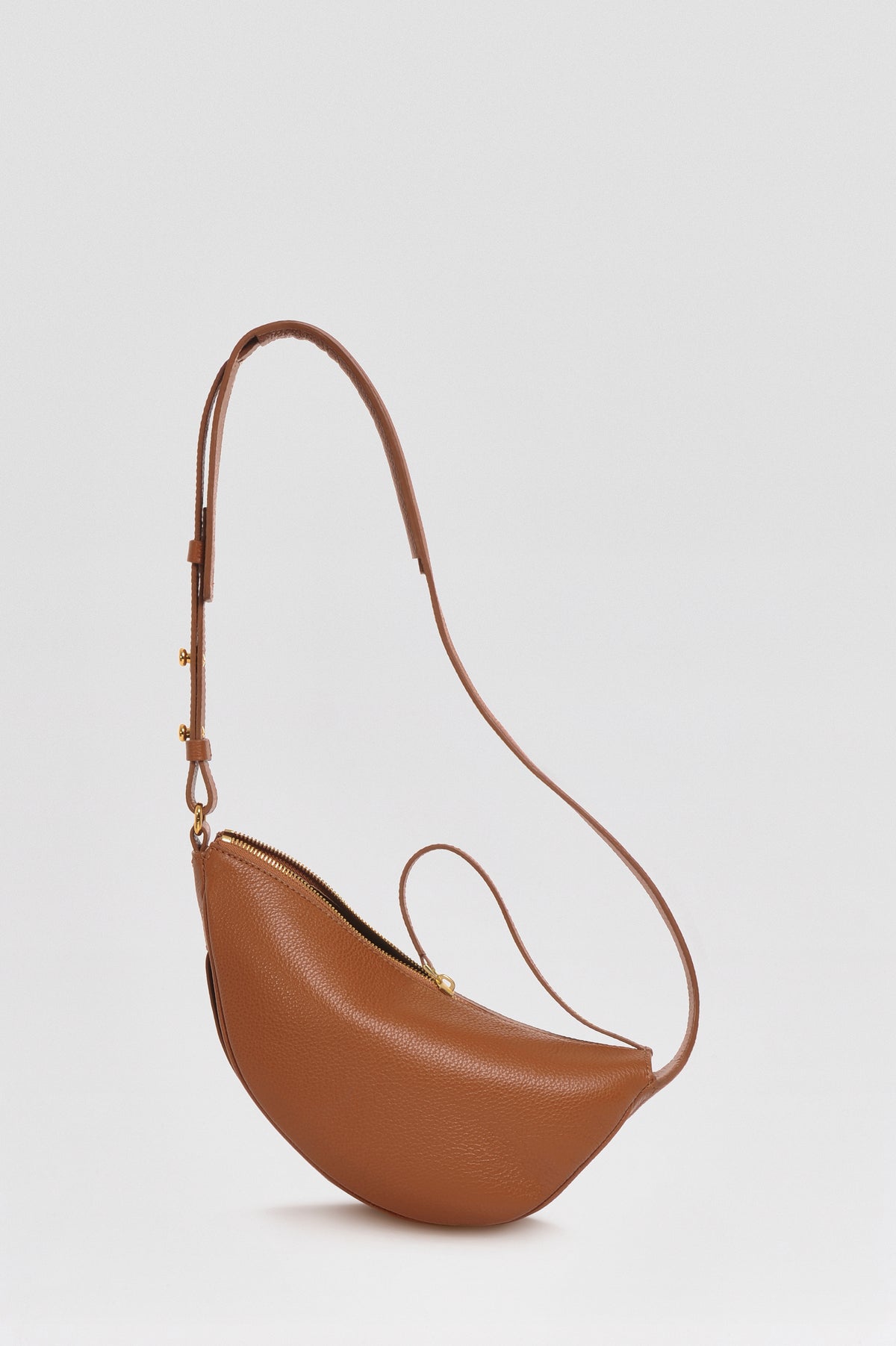 Mini sac banane Lou ENVOL camel — vue de face fermé #Couleur_Camel
