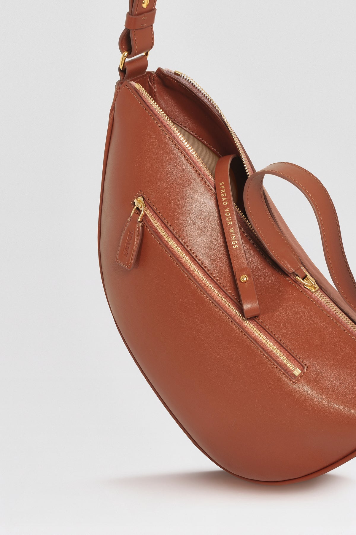 Sac banane Thelma ENVOL terracotta — détail cuir #Couleur_Terracotta