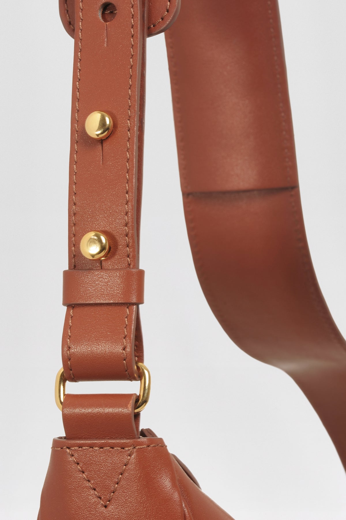 Sac banane Thelma ENVOL terracotta — détail bandoulière #Couleur_Terracotta