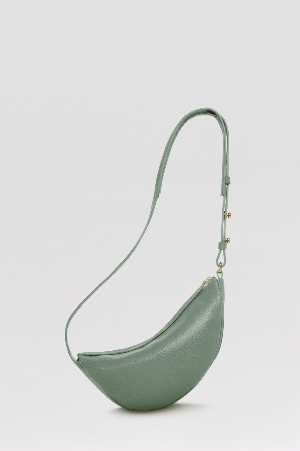 Mini sac banane Lou ENVOL vert amande — vue de face fermé #Couleur_Vert Amande