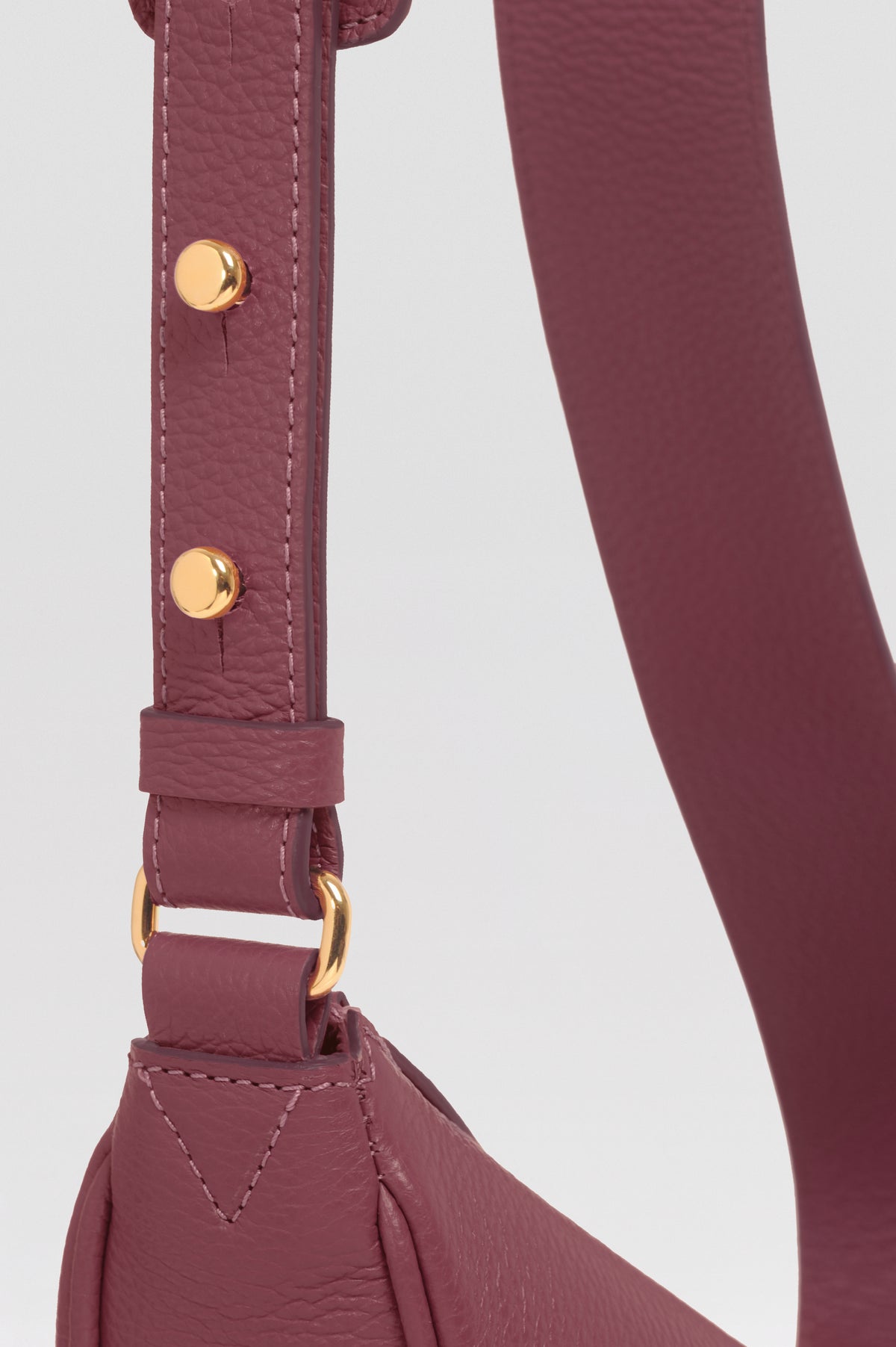 Mini sac banane Lou ENVOL bois de rose — détail bandoulière #Couleur_Bois de Rose