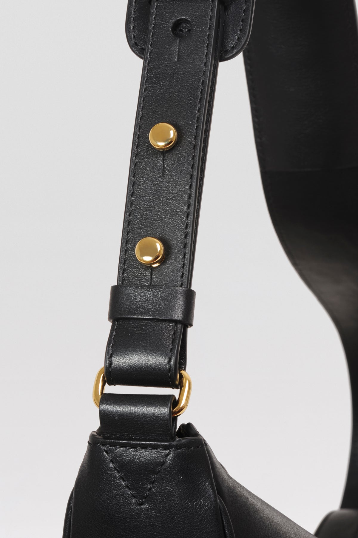 Sac banane Thelma ENVOL noir — détail bandoulière #Couleur_Noir