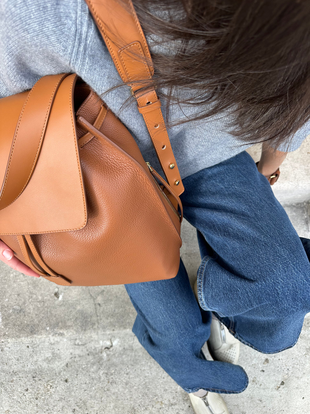 Sac à dos Ysé ENVOL camel — porté, détail #Couleur_Camel