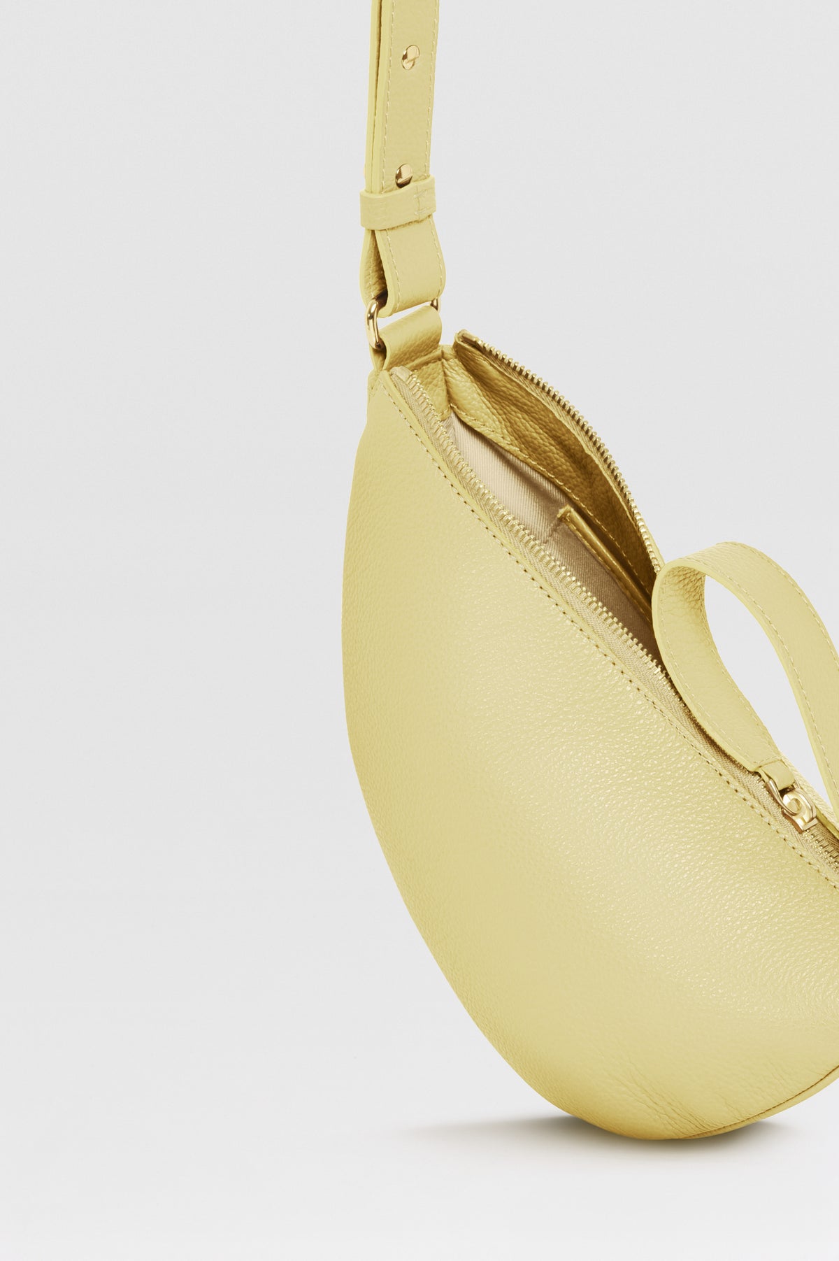 Mini sac banane Lou ENVOL jaune pastel — détail poche arrière #Couleur_Jaune Pastel